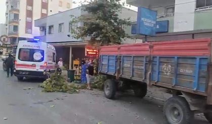 Adana'da traktörden ayrılan römork 2 kişiye çarptı; kaza anı kamerada