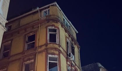 Maç sonrası atılan havai fişek yangın çıkardı