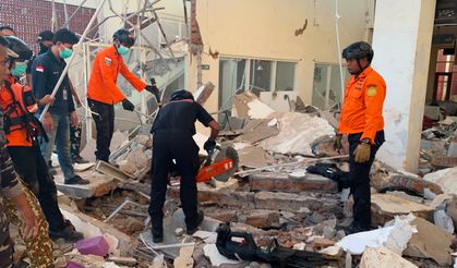 Endonezya'da şiddetli deprem: 20 kişi yaşamını yitirdi