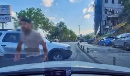 Eyüpsultan'da trafikte tartıştığı sürücünün önünü kesti: 'Canım burnumda, kafanı keserim'
