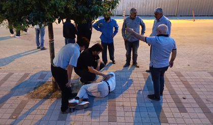 Hastane yakınındaki kazaya doktor duvardan atlayarak müdahale etti