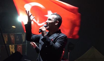 Bursa’da Cumhuriyet coşkusu Ferhat Göçer konseriyle yaşandı