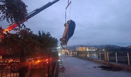 Yolda giderken Kızılırmak’a düştü