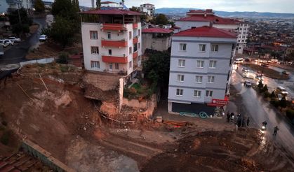 Kahramanmaraş'ta bina sakinlerini korkutan toprak kayması