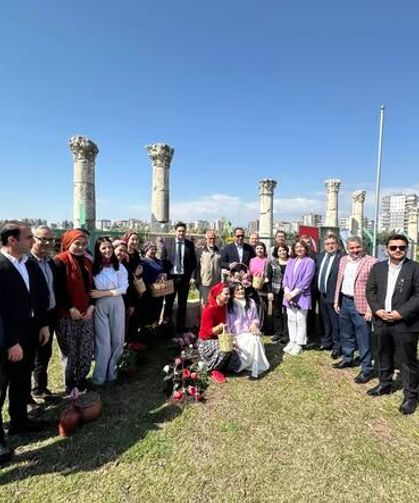 Mezitli’de renk cümbüşü: lale ve sümbül hasadı başladı