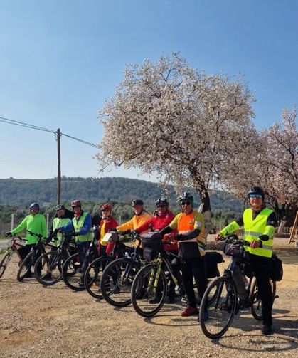 Mersinli pedallar baharı çiçeklerle karşıladı