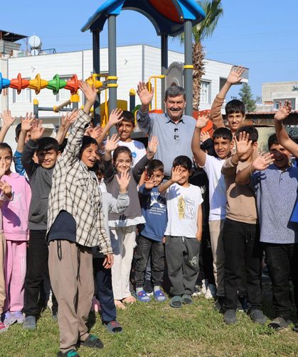 Toroslar'da yenilenen parkta neşeli buluşma