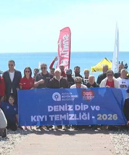 Konyaaltı Sahili’nde deniz dibi ve kıyı temizliği