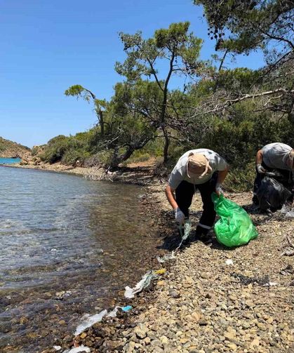 Doğa için el ele verdiler, koyu temizlediler