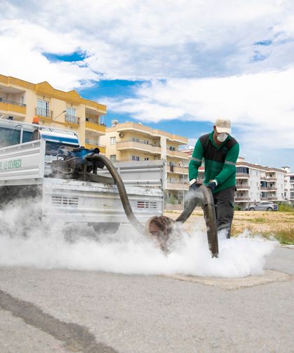 Mersin Büyükşehir ekipleri binlerce noktada ilaçlama çalışması yapıyor