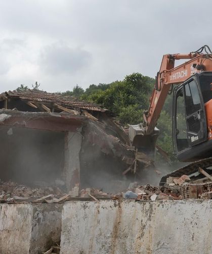 Yenişehir’de atıl okullar ve metruk yapılar yıkılıyor