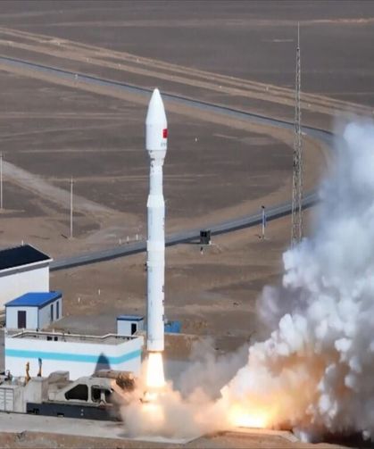 Çin, Lijian-1 roketiyle 9 uyduyu uzaya fırlattı