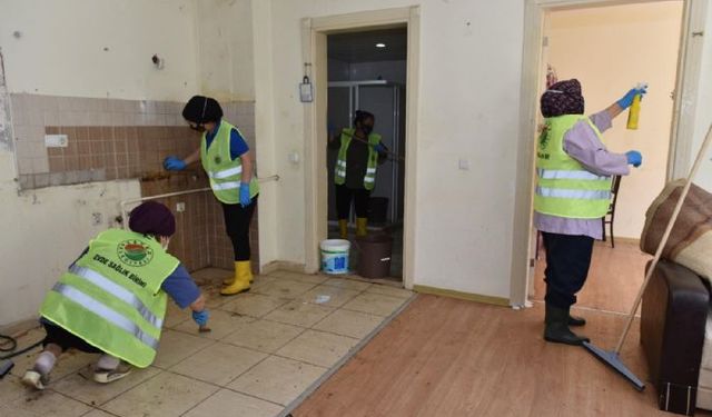 Komşuları yardım istedi tekerlekli sandalyedeki adamın yardımına Kepez Belediyesi koştu