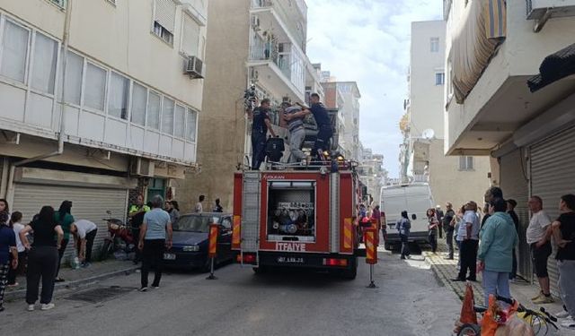 Antalya'da 4 katlı binada yangın