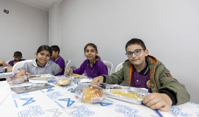 Kurs merkezi öğrencilerinin bir öğün yemekleri Büyükşehirden