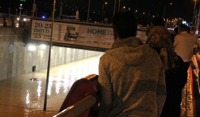 Kayseri'de sağanak hayatı felç etti