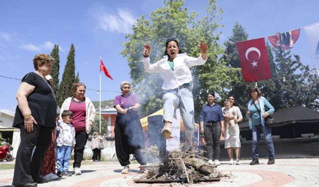 Darısekisi Örnek Yörük Köyünde Hıdırellez ateşi yandı, dilekler tutuldu