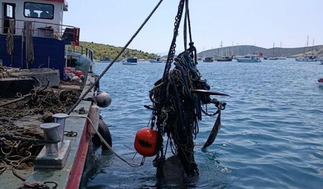 Bodrum'da deniz dibinden 130 ton katı atık çıktı