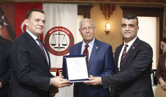 Mersin Barosu'ndan tecrübeli avukatlara onur plaketi