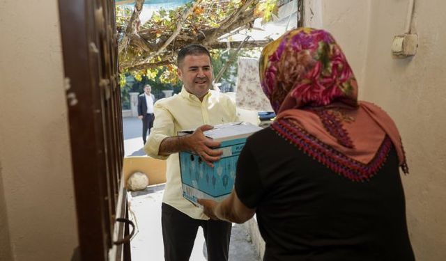 Başkan Tuncer'den örnek hareket, Mezitli'de yardımlar kapı kapı dağıtıldı