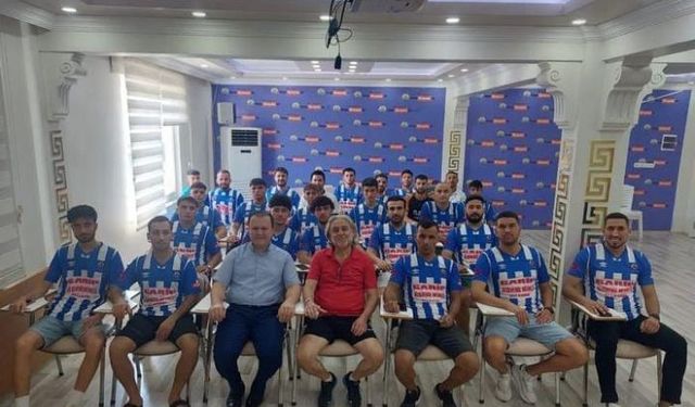 Bozyazı Belediyespor Sezon Öncesi Toplantısını Gerçekleştirdi