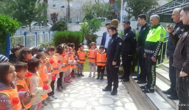 Bozdoğan'da polis ekipleri minikleri ağırladı