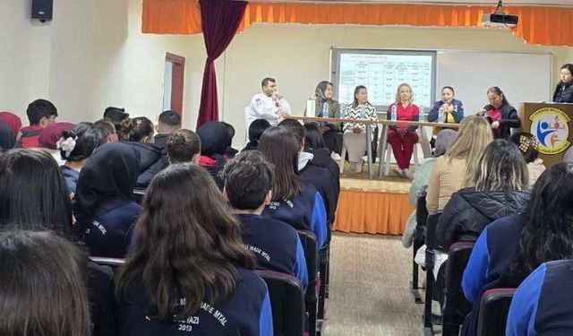 Bozyazı'da sağlık çalışanları öğrencileri meslekleri hakkında bilgilendirdi
