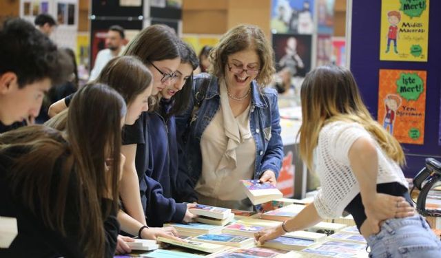 Kepez Kitap Fuarına kitapseverlerin ilgisi sürüyor