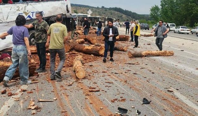 Çanakkale'de feci kaza: 8 ölü, 21 yaralı