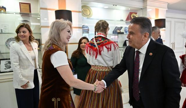 Başkan Böcek: "Dünya çocuklarını Antalya'da buluşturmaya devam edeceğiz"
