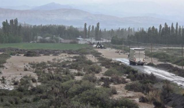 Iğdır'da sel hayatı olumsuz etkiledi