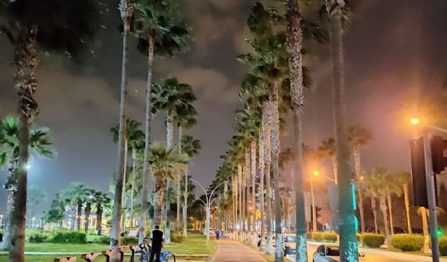 Mersin sahilinde akşam sakinliği
