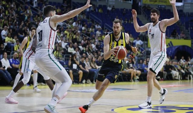 Fenerbahçe Beko, Karşıyaka'yı 78-67 mağlup etti