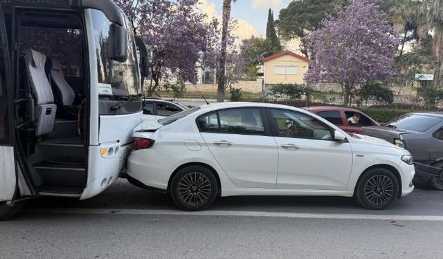 Antalya'da zincirleme kaza: 2'si çocuk 3 kişi yaralandı