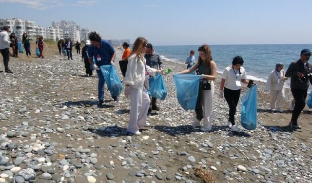 Mersin'de caretta carettaların yuvalama alanları temizlendi