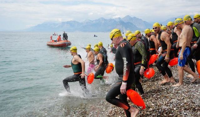 Uluslararası Açık Su Yüzme Yarışı X-WATERS Antalya'da gerçekleşti