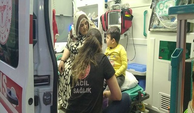 Gölcükte apartmanda yangın çıktı, anne ve oğlu dumandan etkilendi