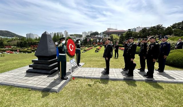 Genelkurmay Başkanı Orgeneral Gürak, Kore Cumhuriyeti'nde Türk şehitliğini ziyaret etti