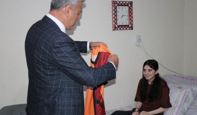 Van'da Galatasaraylı engelli kızın hayali gerçek oldu