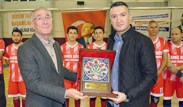 Gülnar'da Kurumlar Arası Voleybol Turnuvası sona erdi