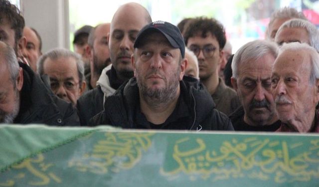 Sanatçı Serkan Keskin'in annesi İzmit'te toprağa verildi