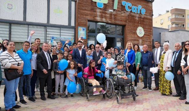 Tarsus'ta Otizm farkındalığı için gökyüzüne umut yükseldi