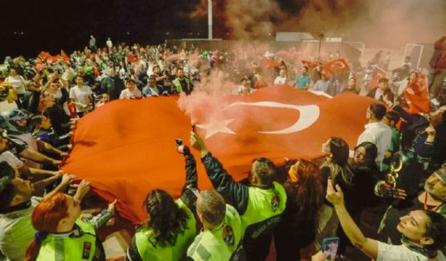 Yenişehir'de 23 Nisan coşkusu sokaklara taştı