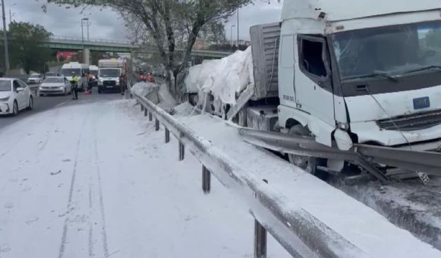 Zeytinburnunda TIR kazası: trafik yoğunlaştı