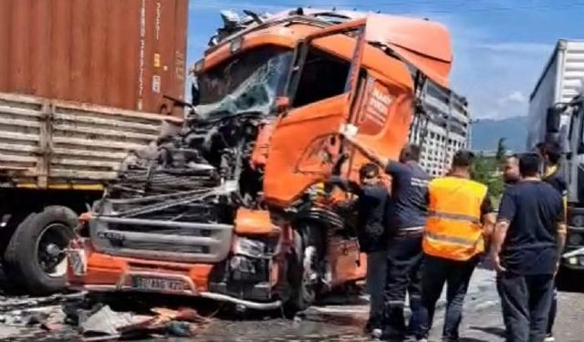 Sakarya'da zincirleme kaza; 2 yaralı