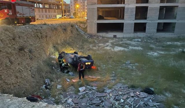 Mardinde devrilen otomobilin sürücüsü yaralandı