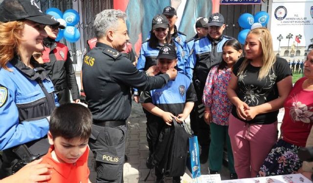 Mersin polisinden 9 yaşındaki Bahri'ye sürpriz doğum günü kutlaması