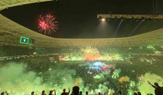 Kocaelispor, kupayı ünlü isimlerle coşkuyla kutladı