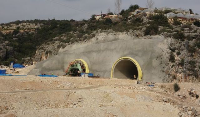 Çeşmeli-Erdemli-Silifke-Taşucu Otoyol Projesi'nde yüzde 27'lik kısım tamamlandı