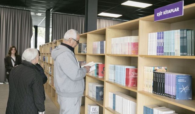 Mezitli emekli evi üyeleri, Büyükşehir Belediyesi'nin hizmet birimlerini ziyaret etti